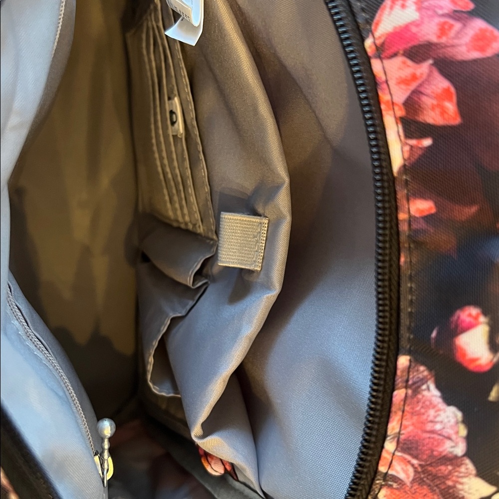 Baggallini Floral Black and Pink Women's Small Backpack Bag Purse - Picture 4 of 9